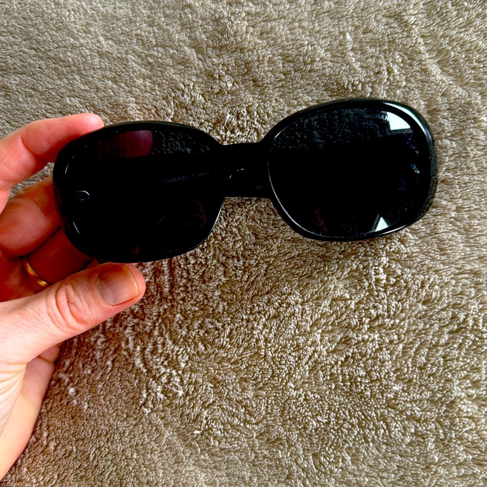 CHANEL Camilla sunglasses